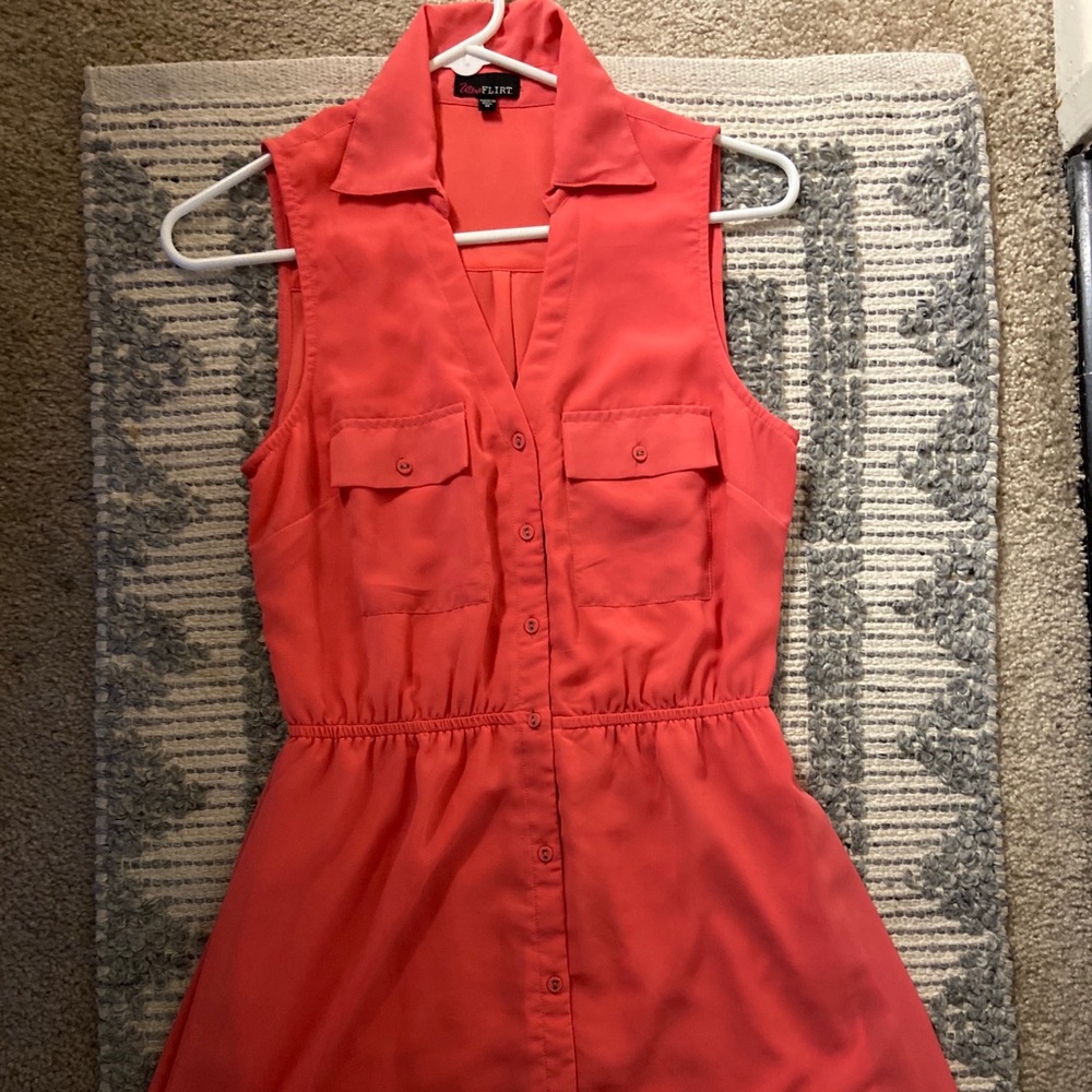 Super cute dress coral button up